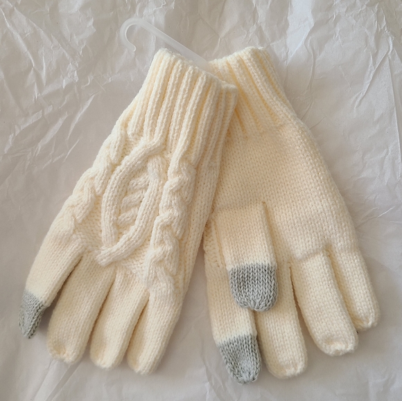 👀50% OFF - NWT‼️ Girl's GAP brand Tech Cable Knit Mittens - Picture 9 of 13